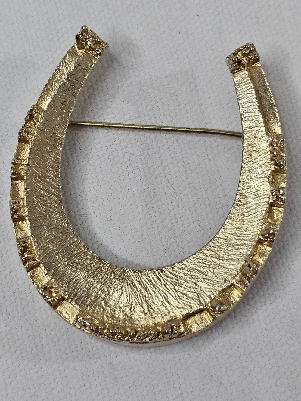 Vintage Coro Horseshoe Lucky Brooch Gold Tone Textured Brushed Jewelry Pin
